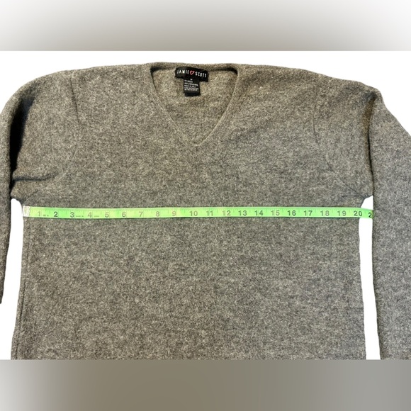 Jamie Scott V-neck Wool Sweater Gray. Thick wool. Fit is small but still boxy. - Picture 4 of 5